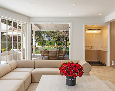 702 N Beverly Drive - Photo Thumbnail 18