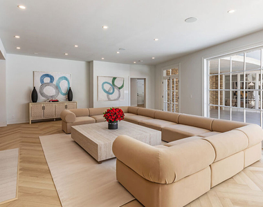 702 N Beverly Drive - Photo Thumbnail 21