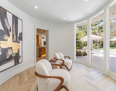 702 N Beverly Drive - Photo Thumbnail 10