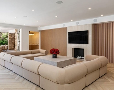 702 N Beverly Drive - Photo Thumbnail 19