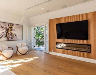702 N Beverly Drive - Photo Thumbnail 26