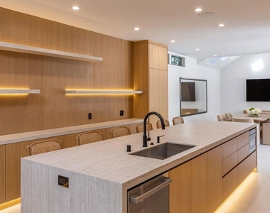 702 N Beverly Drive - Photo Thumbnail 12