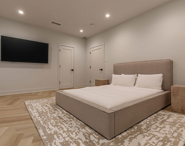 702 N Beverly Drive - Photo Thumbnail 42