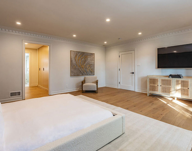 702 N Beverly Drive - Photo Thumbnail 37
