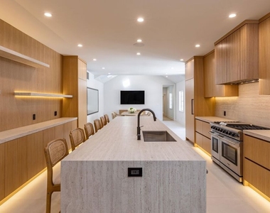702 N Beverly Drive - Photo Thumbnail 11