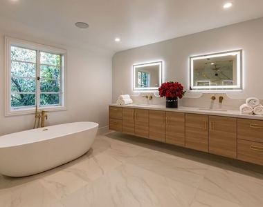 702 N Beverly Drive - Photo Thumbnail 27