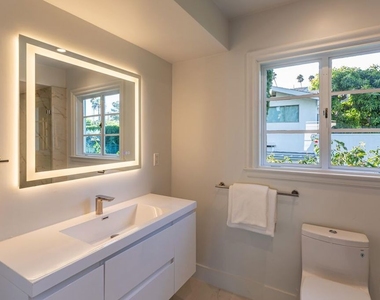 702 N Beverly Drive - Photo Thumbnail 36