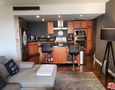 10450 Wilshire - Photo Thumbnail 2