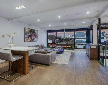 2105 E Balboa Boulevard - Photo Thumbnail 13