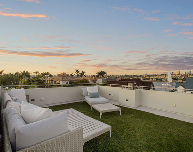 2105 E Balboa Boulevard - Photo Thumbnail 35