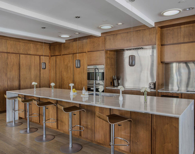 2105 E Balboa Boulevard - Photo Thumbnail 18
