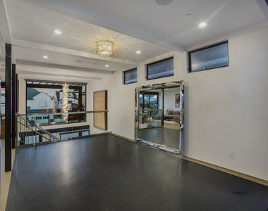 2105 E Balboa Boulevard - Photo Thumbnail 25