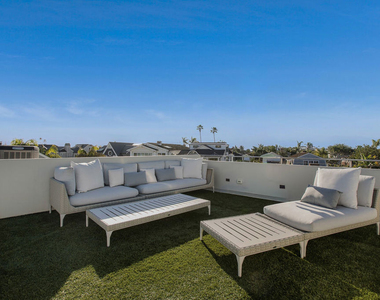 2105 E Balboa Boulevard - Photo Thumbnail 37