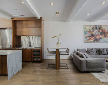 2105 E Balboa Boulevard - Photo Thumbnail 14