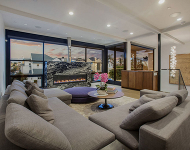 2105 E Balboa Boulevard - Photo Thumbnail 8