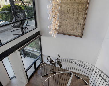 2105 E Balboa Boulevard - Photo Thumbnail 6