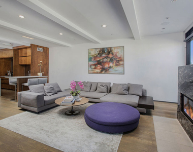 2105 E Balboa Boulevard - Photo Thumbnail 9
