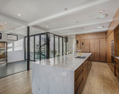 2105 E Balboa Boulevard - Photo Thumbnail 22