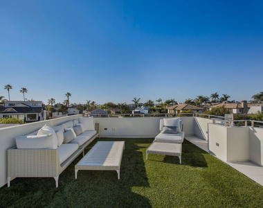 2105 E Balboa Boulevard - Photo Thumbnail 38