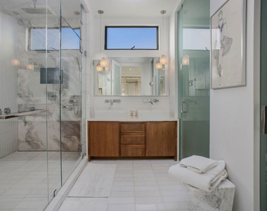 2105 E Balboa Boulevard - Photo Thumbnail 31
