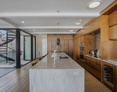 2105 E Balboa Boulevard - Photo Thumbnail 20
