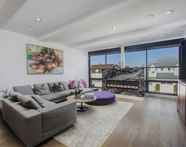 2105 E Balboa Boulevard - Photo Thumbnail 7