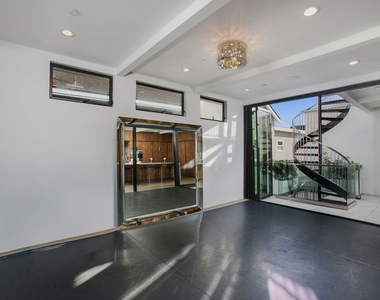 2105 E Balboa Boulevard - Photo Thumbnail 23