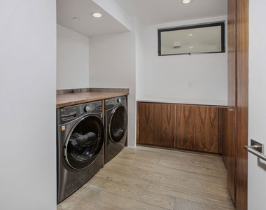 2105 E Balboa Boulevard - Photo Thumbnail 45