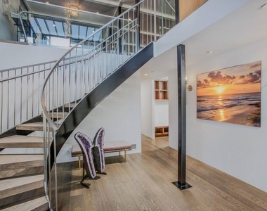 2105 E Balboa Boulevard - Photo Thumbnail 4