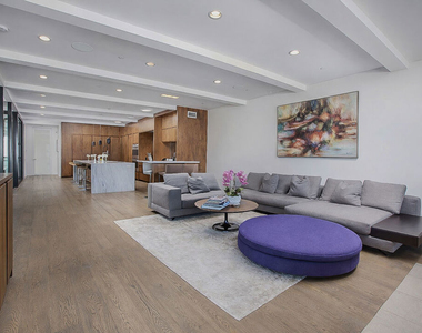 2105 E Balboa Boulevard - Photo Thumbnail 12