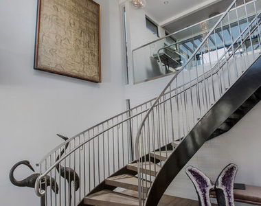2105 E Balboa Boulevard - Photo Thumbnail 5