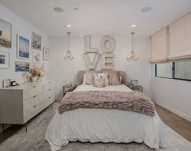 2105 E Balboa Boulevard - Photo Thumbnail 42