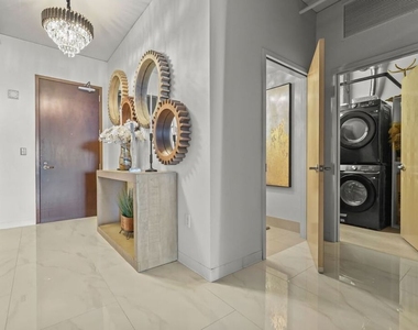 1111 S Grand Avenue - Photo Thumbnail 8