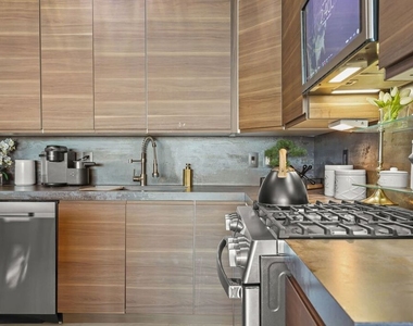 1111 S Grand Avenue - Photo Thumbnail 24