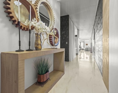 1111 S Grand Avenue - Photo Thumbnail 7