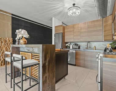 1111 S Grand Avenue - Photo Thumbnail 19