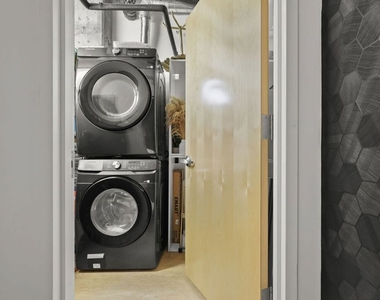 1111 S Grand Avenue - Photo Thumbnail 31