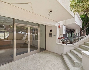 960 Larrabee Street - Photo Thumbnail 25