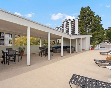960 Larrabee Street - Photo Thumbnail 19