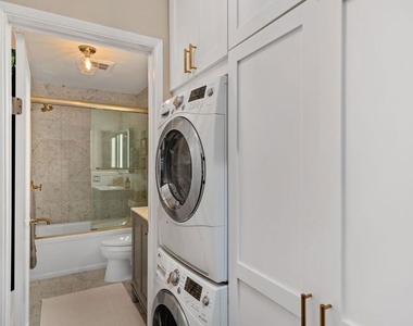 960 Larrabee Street - Photo Thumbnail 9