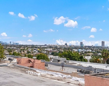 960 Larrabee Street - Photo Thumbnail 23