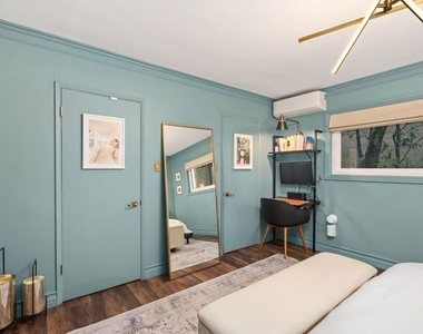 960 Larrabee Street - Photo Thumbnail 14