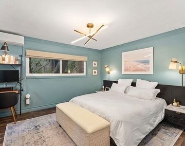 960 Larrabee Street - Photo Thumbnail 12