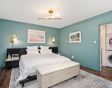 960 Larrabee Street - Photo Thumbnail 11