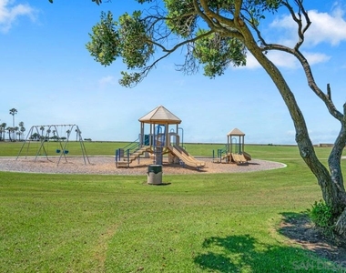 82 Kingston Ct - Photo Thumbnail 7