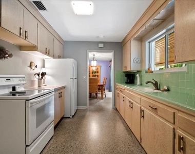 440 Jupiter Lane - Photo Thumbnail 17