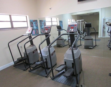 7000 Nw 186th Street - Photo Thumbnail 4
