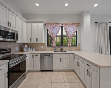2055 Regents Boulevard - Photo Thumbnail 10