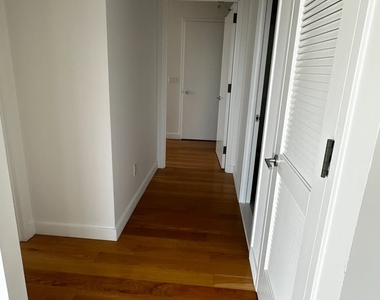 Upper West Side - Photo Thumbnail 4