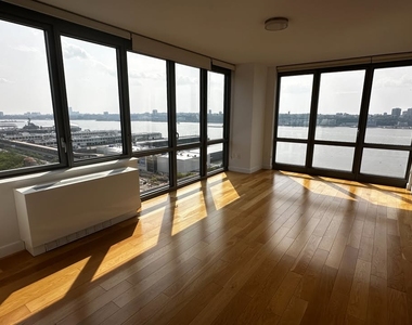 Upper West Side - Photo Thumbnail 10